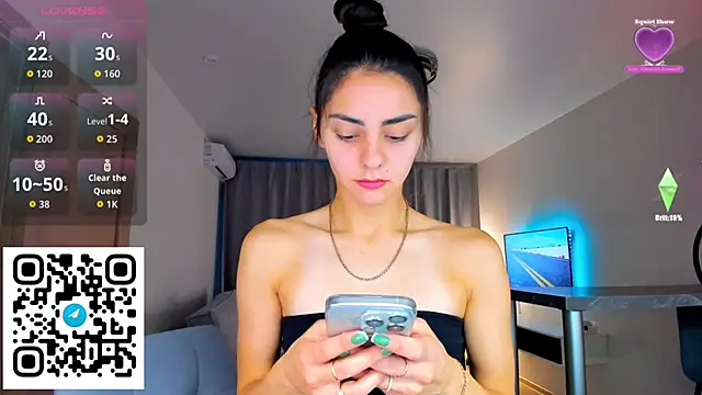 Snapshot of EmiliaZen chatting on 10/09/25, 02:37 EmiliaZen online show from 10/09/25, 02:37