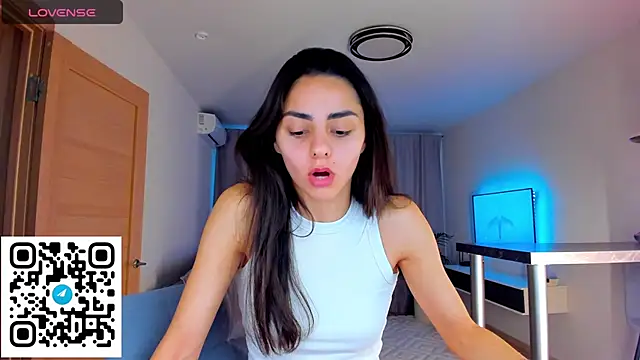 Snapshot of EmiliaZen chatting on 10/11/25, 02:26 EmiliaZen online show from 10/11/25, 02:26