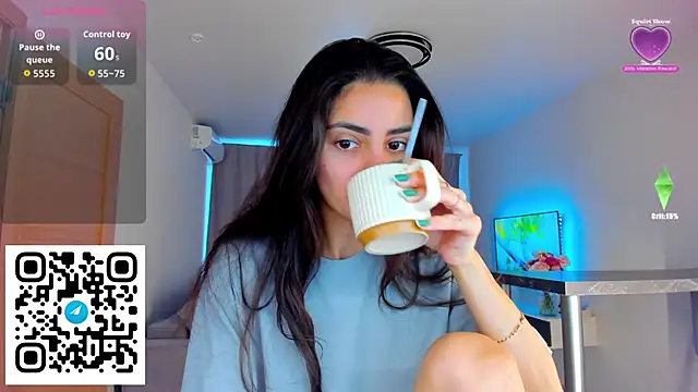 Snapshot of EmiliaZen chatting on 10/13/25, 01:22 EmiliaZen online show from 10/13/25, 01:22