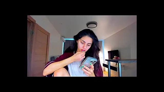 Snapshot of EmiliaZen chatting on 10/14/25, 01:23 EmiliaZen online show from 10/14/25, 01:23