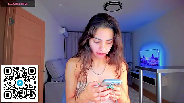 Snapshot of EmiliaZen chatting on 10/21/25, 03:24 EmiliaZen online show from 10/21/25, 03:24