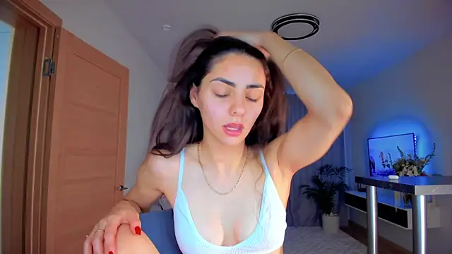 Snapshot of EmiliaZen chatting on 10/29/25, 01:13 EmiliaZen online show from 10/29/25, 01:13