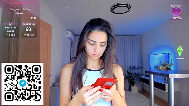 Snapshot of EmiliaZen chatting on 10/30/25, 02:18 EmiliaZen online show from 10/30/25, 02:18