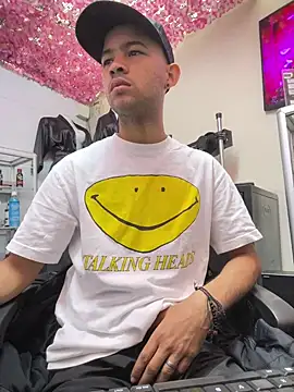 Snapshot of Twink_X chatting on 02/11/25, 02:57 Twink X online show from 02/11/25, 02:57