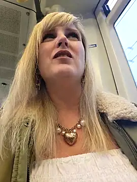 Sexybiene969 online show from 10/10/25, 03:11