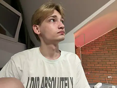 Julian wins online show from 03/19/25, 08:22