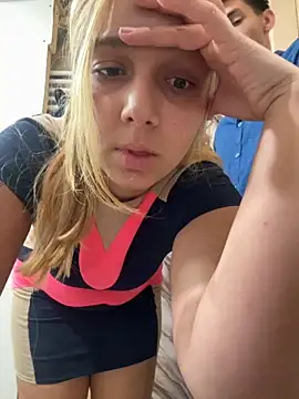 Snapshot of hotamanda01 chatting on 10/17/25, 03:03 hotamanda01 online show from 10/17/25, 03:03