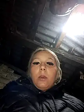 Snapshot of hotamanda01 chatting on 11/13/25, 08:41 hotamanda01 online show from 11/13/25, 08:41