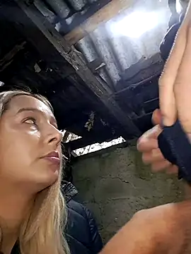 Snapshot of hotamanda01 chatting on 11/15/25, 01:40 hotamanda01 online show from 11/15/25, 01:40