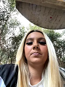 Snapshot of hotamanda01 chatting on 11/30/25, 01:04 hotamanda01 online show from 11/30/25, 01:04