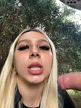 Snapshot of hotamanda01 chatting on 12/04/25, 01:09 hotamanda01 online show from 12/04/25, 01:09