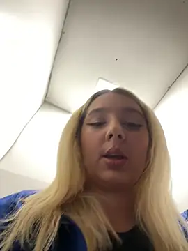 Snapshot of hotamanda01 chatting on 12/13/25, 09:31 hotamanda01 online show from 12/13/25, 09:31