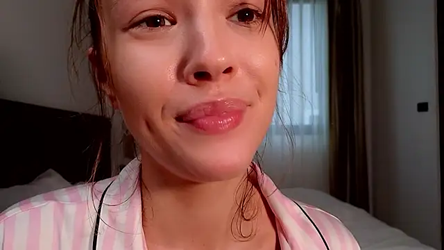 Snapshot of DemiDee chatting on 10/29/25, 10:06 DemiDee online show from 10/29/25, 10:06