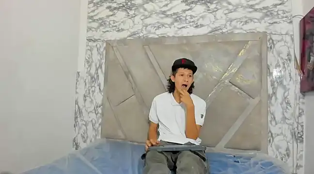 Snapshot of LucioDelDuque chatting on 02/20/25, 04:14 LucioDelDuque online show from 02/20/25, 04:14