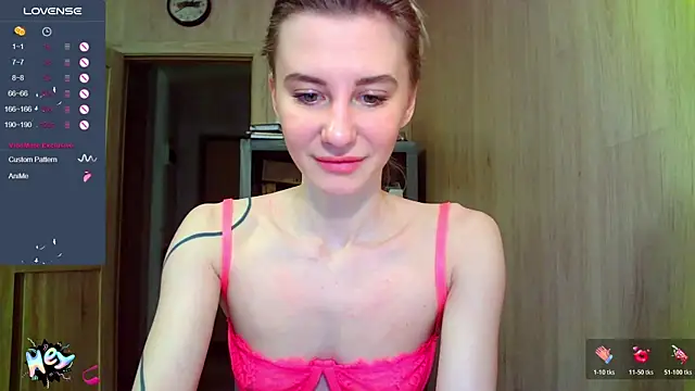 Snapshot of Caramel_piegirl chatting on 10/19/25, 02:40 Caramel piegirl online show from 10/19/25, 02:40