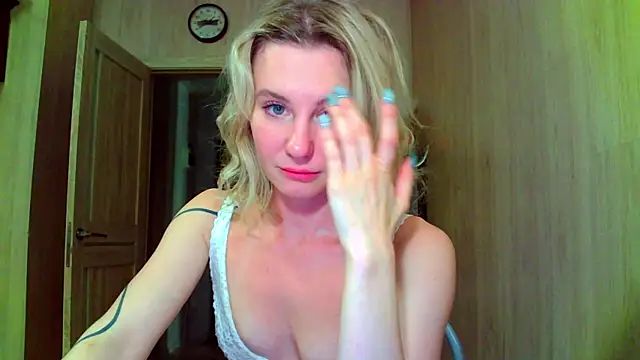 Snapshot of Caramel_piegirl chatting on 07/12/26, 08:44 Caramel piegirl online show from 07/12/26, 08:44