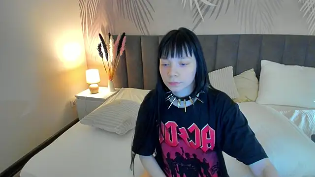 SkinyJoyce online show from 03/12/25, 08:19