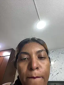 nicollesofia2 online show from 05/17/26, 04:32
