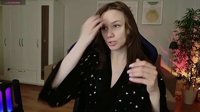 alexa feels  online show from 04/09/26, 04:01
