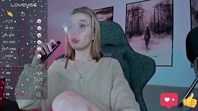 Snapshot of PhilippaAdamas chatting on 02/20/25, 05:44 PhilippaAdamas online show from 02/20/25, 05:44