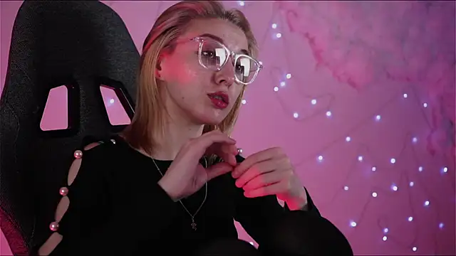 Snapshot of PhilippaAdamas chatting on 02/27/25, 08:50 PhilippaAdamas online show from 02/27/25, 08:50