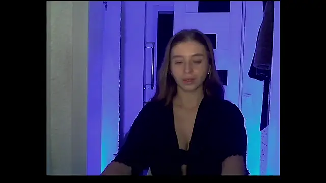 Snapshot of Nana_Rain chatting on 10/18/25, 10:21 Nana Rain online show from 10/18/25, 10:21