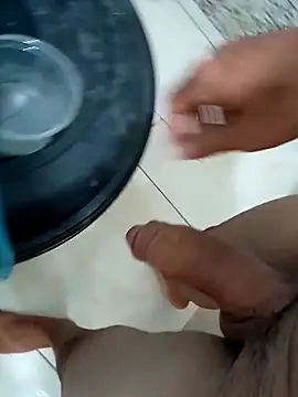 Snapshot of garoto-pirocudo chatting on 03/14/25, 03:37 garoto-pirocudo online show from 03/14/25, 03:37