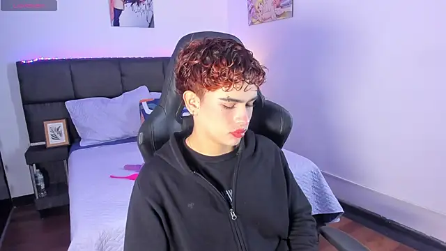 Snapshot of Aiiden_15 chatting on 11/14/25, 12:59 Aiiden 15 online show from 11/14/25, 12:59