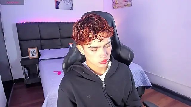 Snapshot of Aiiden_15 chatting on 11/15/25, 01:07 Aiiden 15 online show from 11/15/25, 01:07