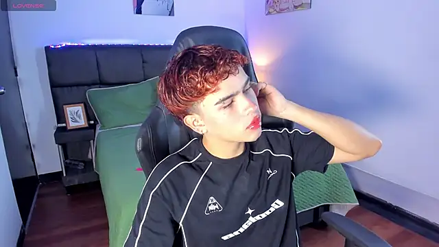 Snapshot of Aiiden_15 chatting on 11/20/25, 12:38 Aiiden 15 online show from 11/20/25, 12:38