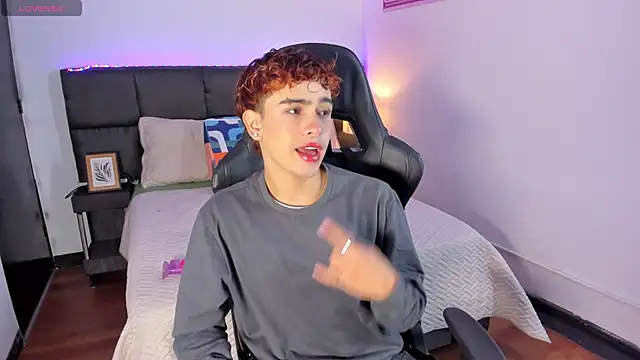 Snapshot of Aiiden_15 chatting on 11/26/25, 12:50 Aiiden 15 online show from 11/26/25, 12:50