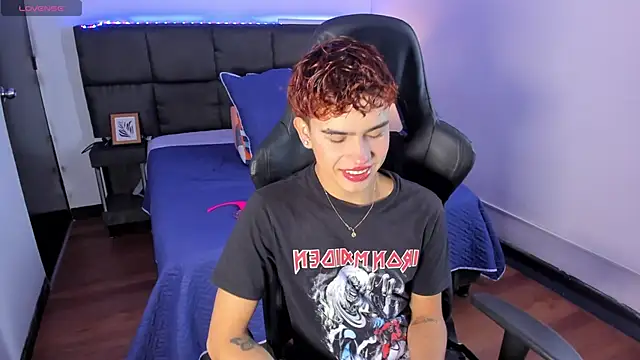 Snapshot of Aiiden_15 chatting on 11/27/25, 12:40 Aiiden 15 online show from 11/27/25, 12:40