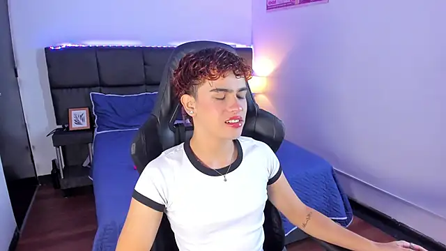 Snapshot of Aiiden_15 chatting on 11/29/25, 12:52 Aiiden 15 online show from 11/29/25, 12:52