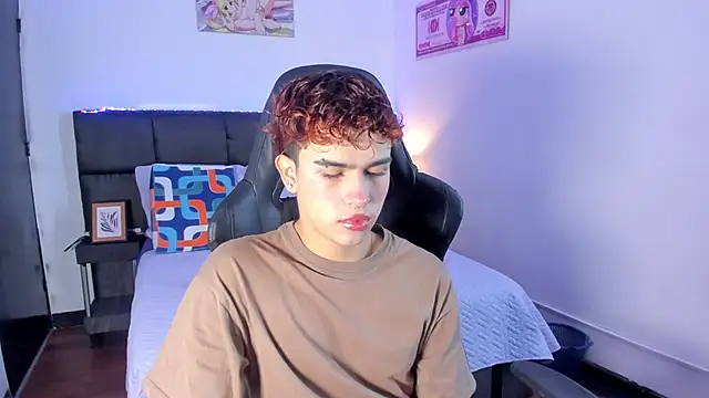 Snapshot of Aiiden_15 chatting on 12/01/25, 01:05 Aiiden 15 online show from 12/01/25, 01:05