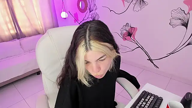 Isabela Fiorelli online show from 09/28/25, 11:48