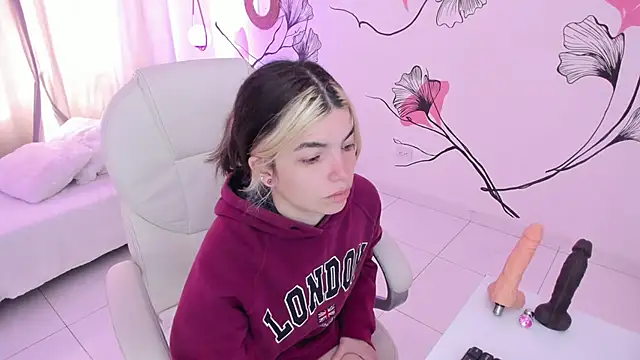 Isabela Fiorelli online show from 10/06/25, 01:08