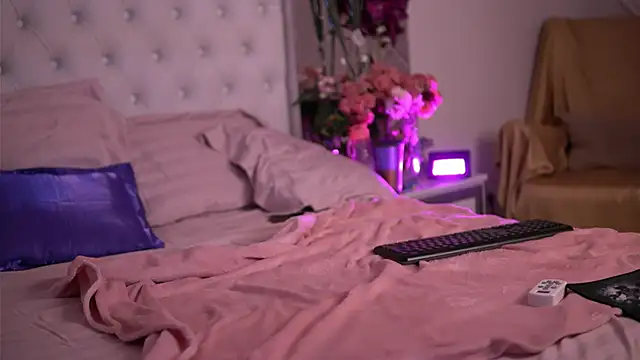 TiffanyJaye online show from 03/03/25, 10:10