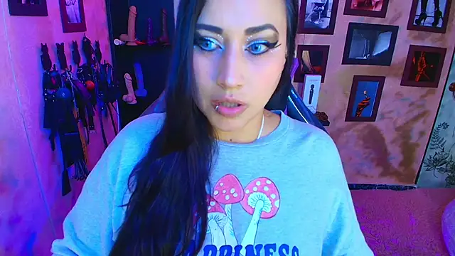 cherryy bombshelll online show from 11/02/25, 08:33