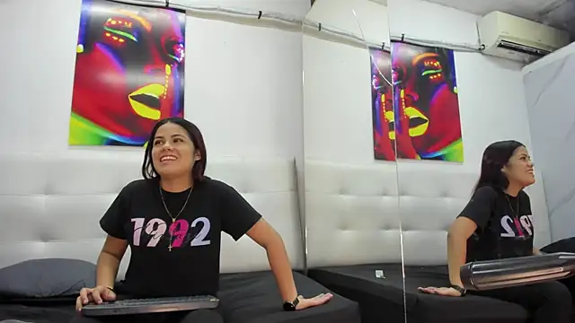 EsperanzaAndJey online show from 03/04/25, 07:54