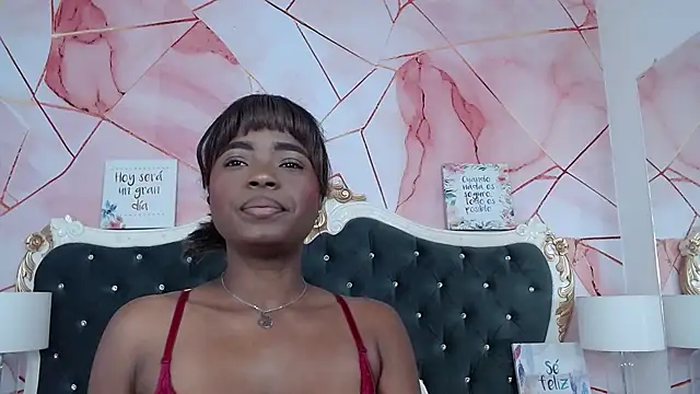 Snapshot of LindaBird chatting on 11/15/25, 07:43 LindaBird online show from 11/15/25, 07:43