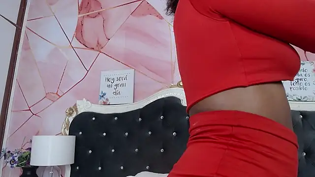 Snapshot of LindaBird chatting on 11/24/25, 08:52 LindaBird online show from 11/24/25, 08:52