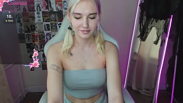 EvelinaLuu online show from 11/02/25, 03:42