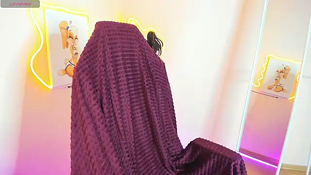 Snapshot of EvelinaLuu chatting on 12/17/25, 02:06 EvelinaLuu online show from 12/17/25, 02:06