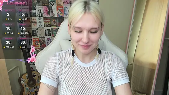 Snapshot of EvelinaLuu chatting on 05/19/26, 01:44 EvelinaLuu online show from 05/19/26, 01:44