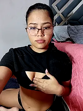 Snapshot of anahi_evans19 chatting on 11/22/25, 09:25 anahi evans19 online show from 11/22/25, 09:25