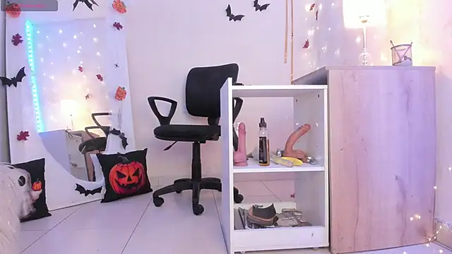 Emylyjonhs online show from 10/24/25, 07:54