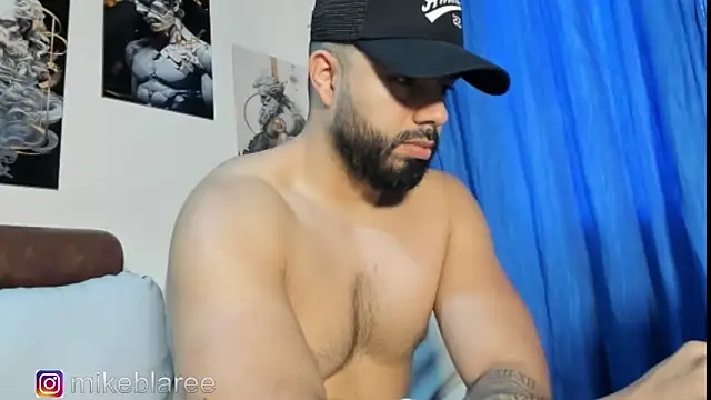 Snapshot of mikeblaree chatting on 12/01/25, 02:22 mikeblaree online show from 12/01/25, 02:22