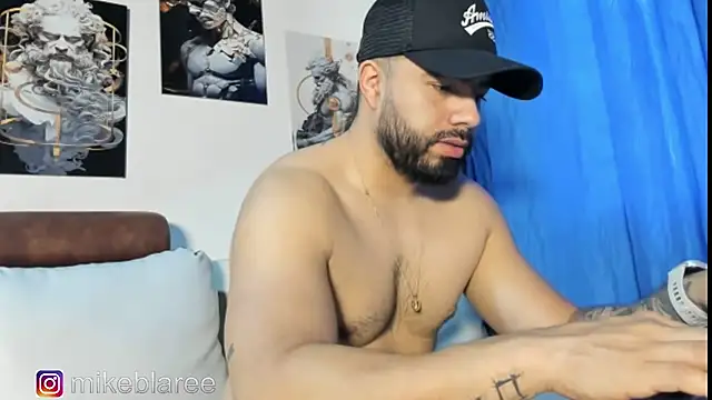 Snapshot of mikeblaree chatting on 12/02/25, 02:34 mikeblaree online show from 12/02/25, 02:34