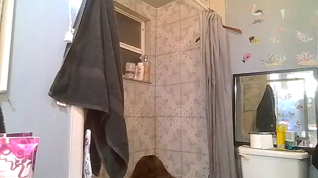 Snapshot of ShysluutGia chatting on 10/13/25, 09:42 ShysluutGia online show from 10/13/25, 09:42