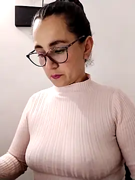 Snapshot of Alanna_11 chatting on 02/12/25, 11:30 Alanna 11 online show from 02/12/25, 11:30